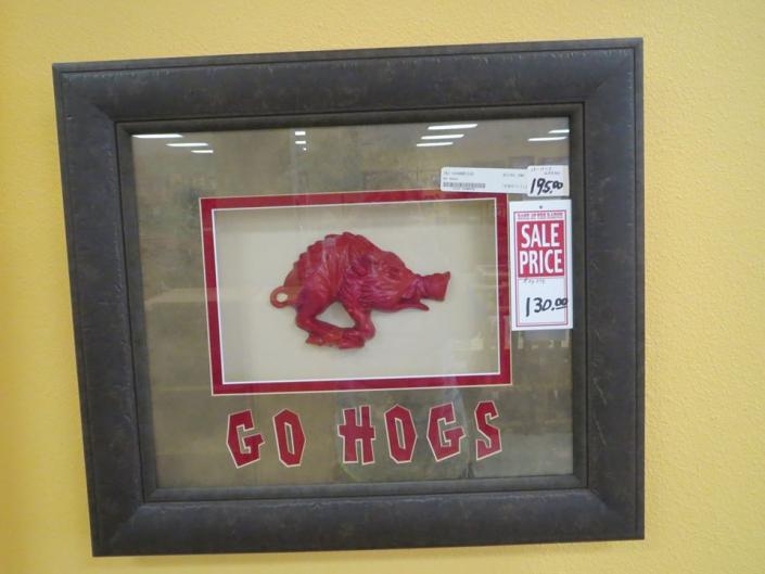 This "Go Hogs" picture frame is a must-have for real football fans!